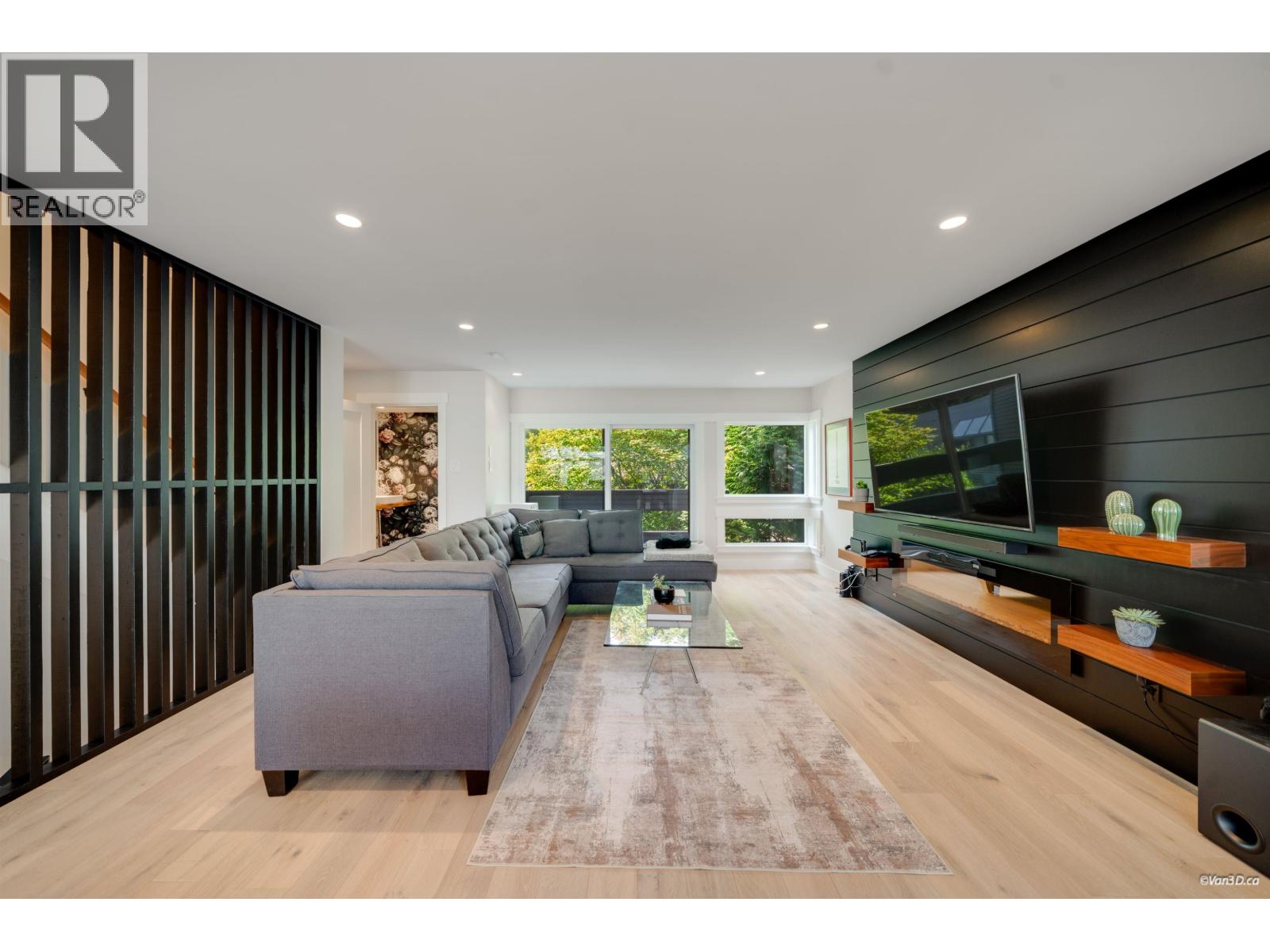 2022 CHESTERFIELD AVENUE, North Vancouver