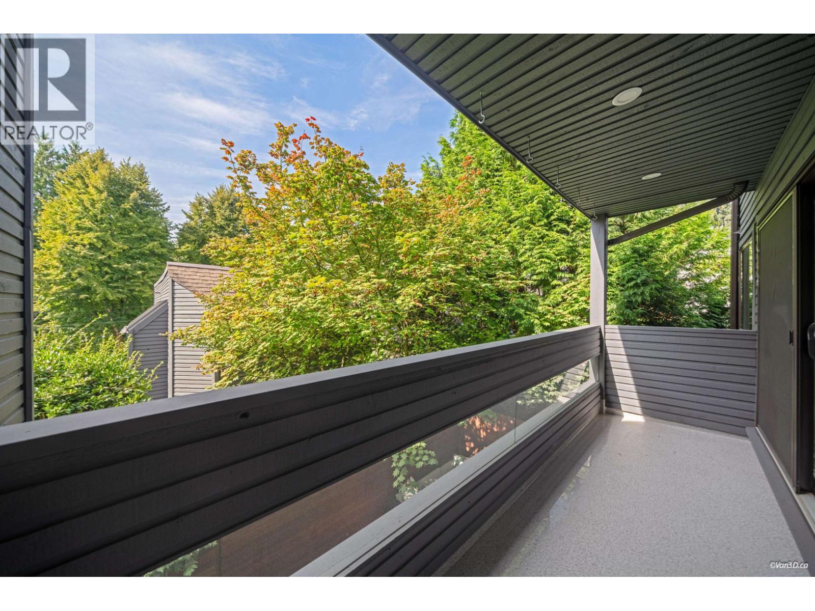 2022 CHESTERFIELD AVENUE, North Vancouver