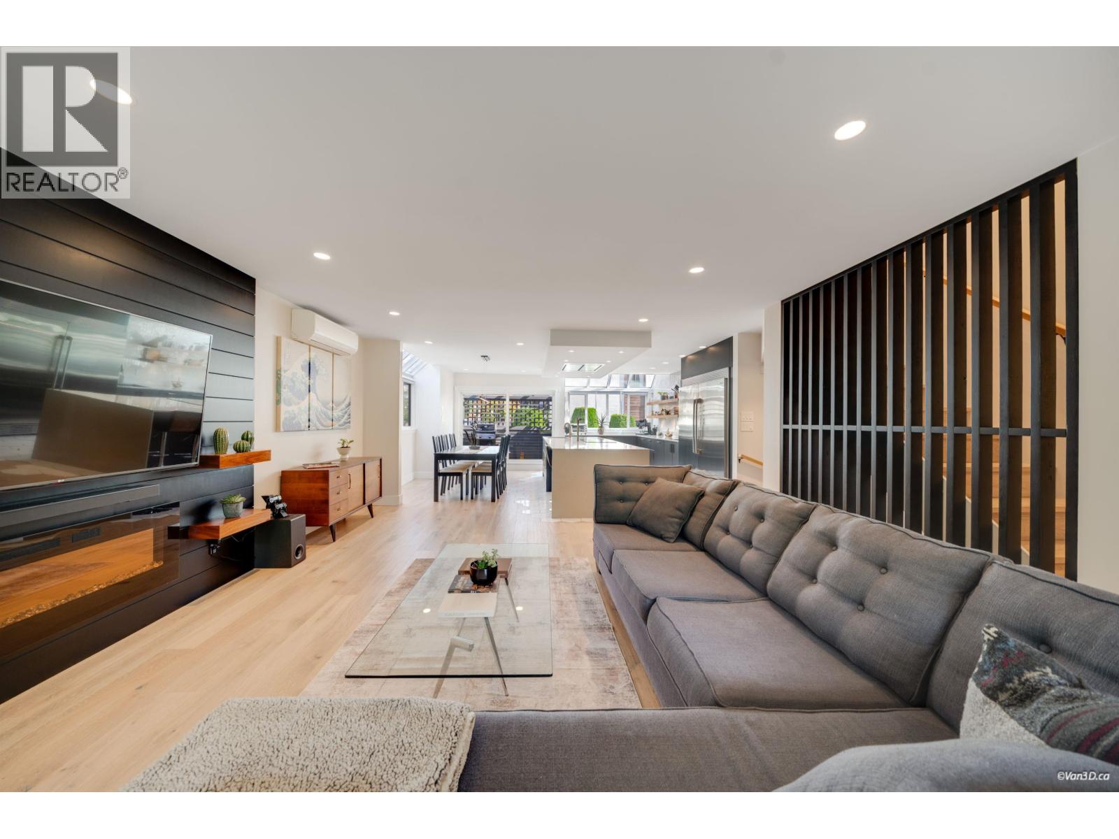 2022 CHESTERFIELD AVENUE, North Vancouver