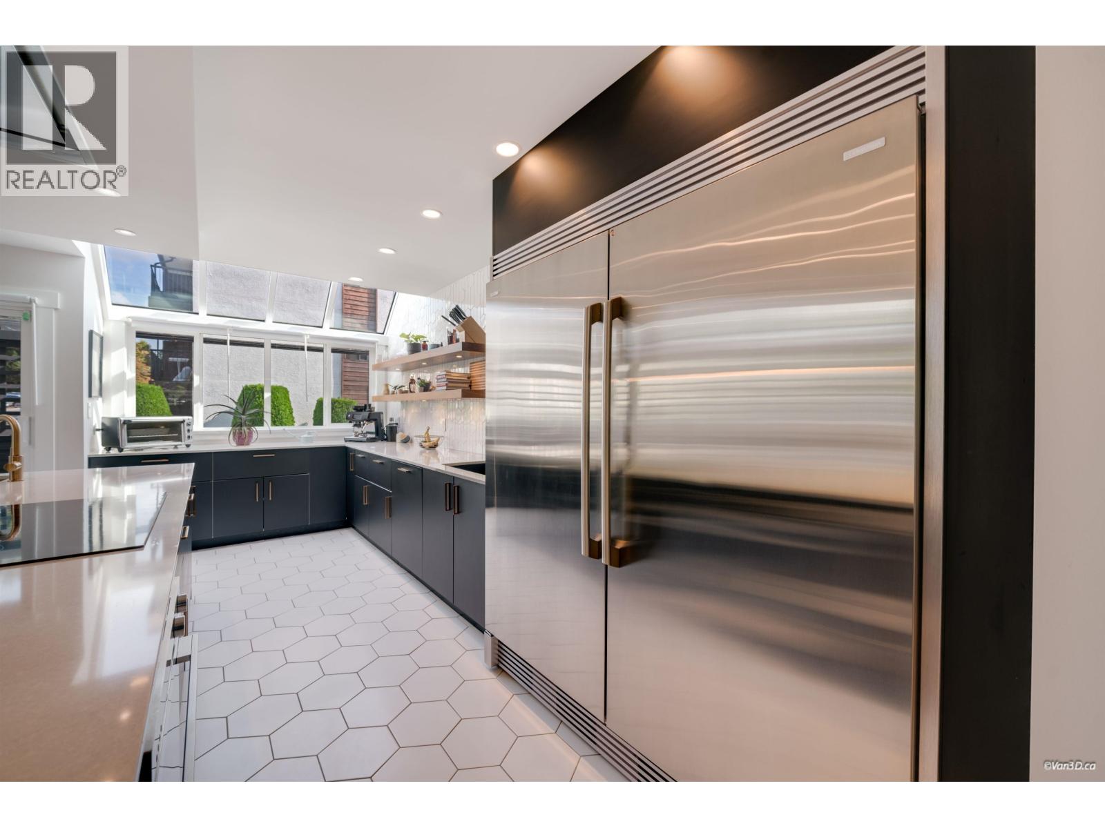 2022 CHESTERFIELD AVENUE, North Vancouver