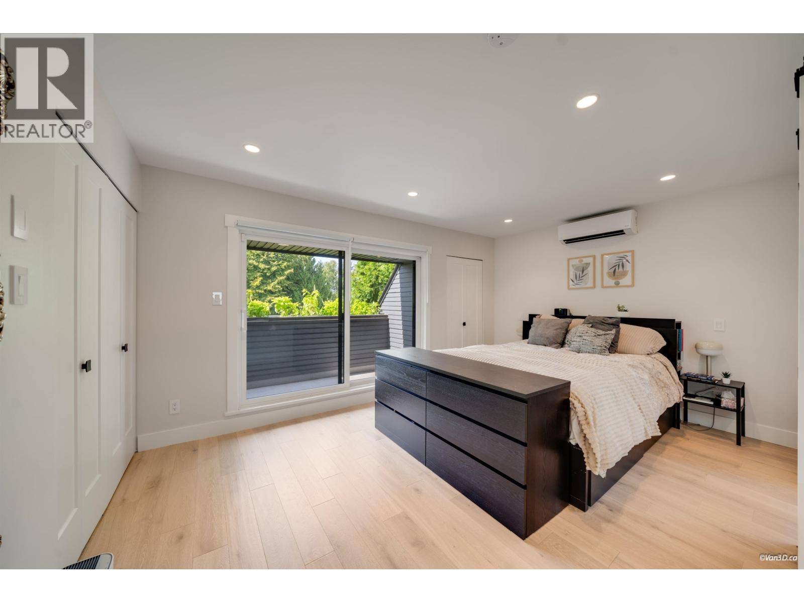 2022 CHESTERFIELD AVENUE, North Vancouver