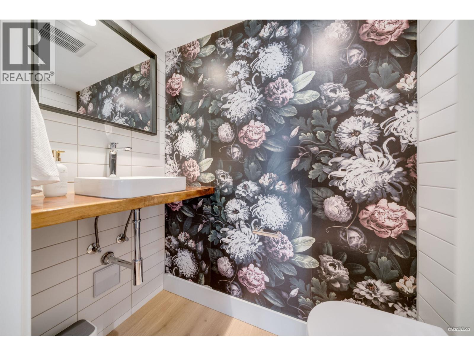 2022 CHESTERFIELD AVENUE, North Vancouver