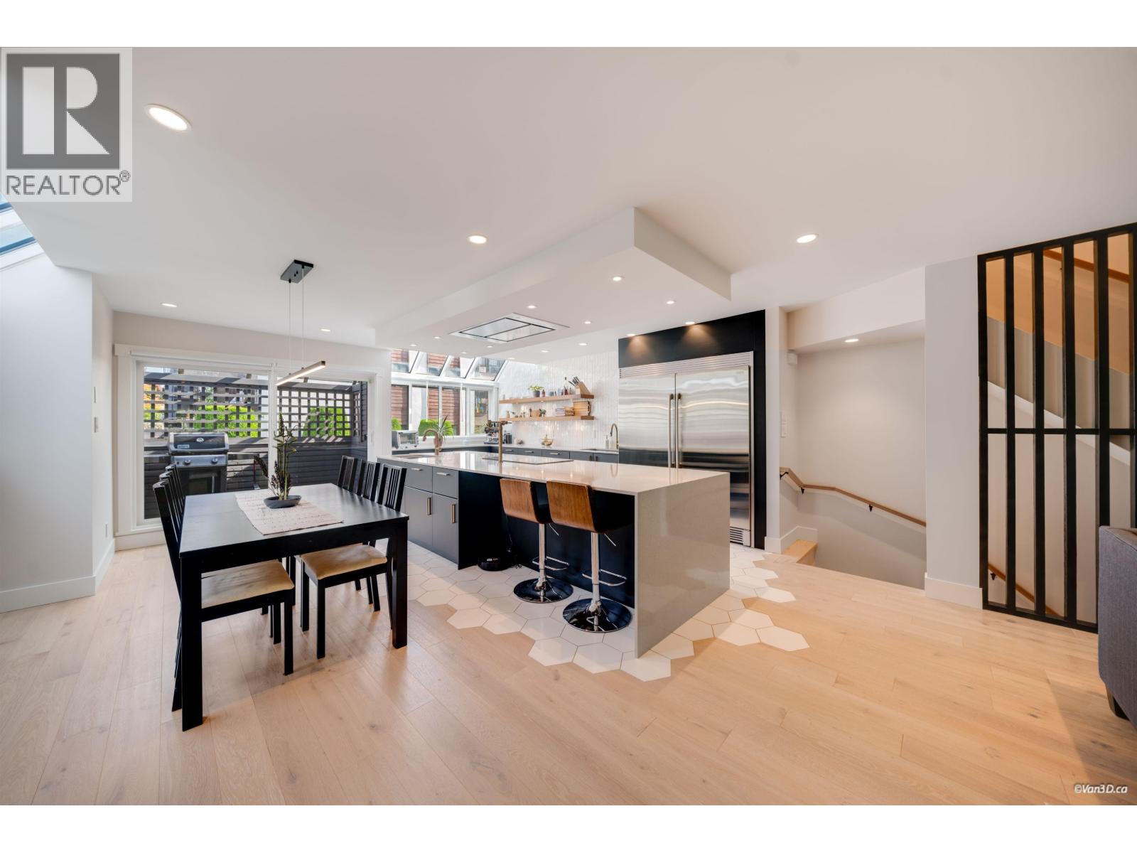 2022 CHESTERFIELD AVENUE, North Vancouver