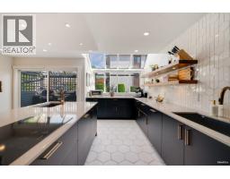 2022 Chesterfield Avenue, North Vancouver, BC V7M2P6 Photo 11