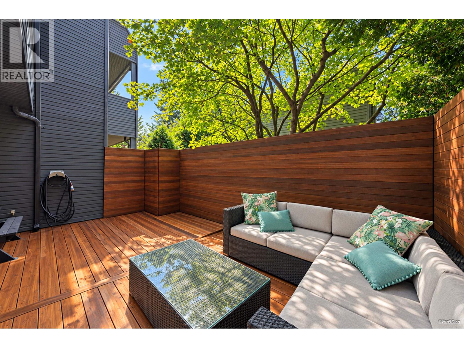 2022 CHESTERFIELD AVENUE, North Vancouver