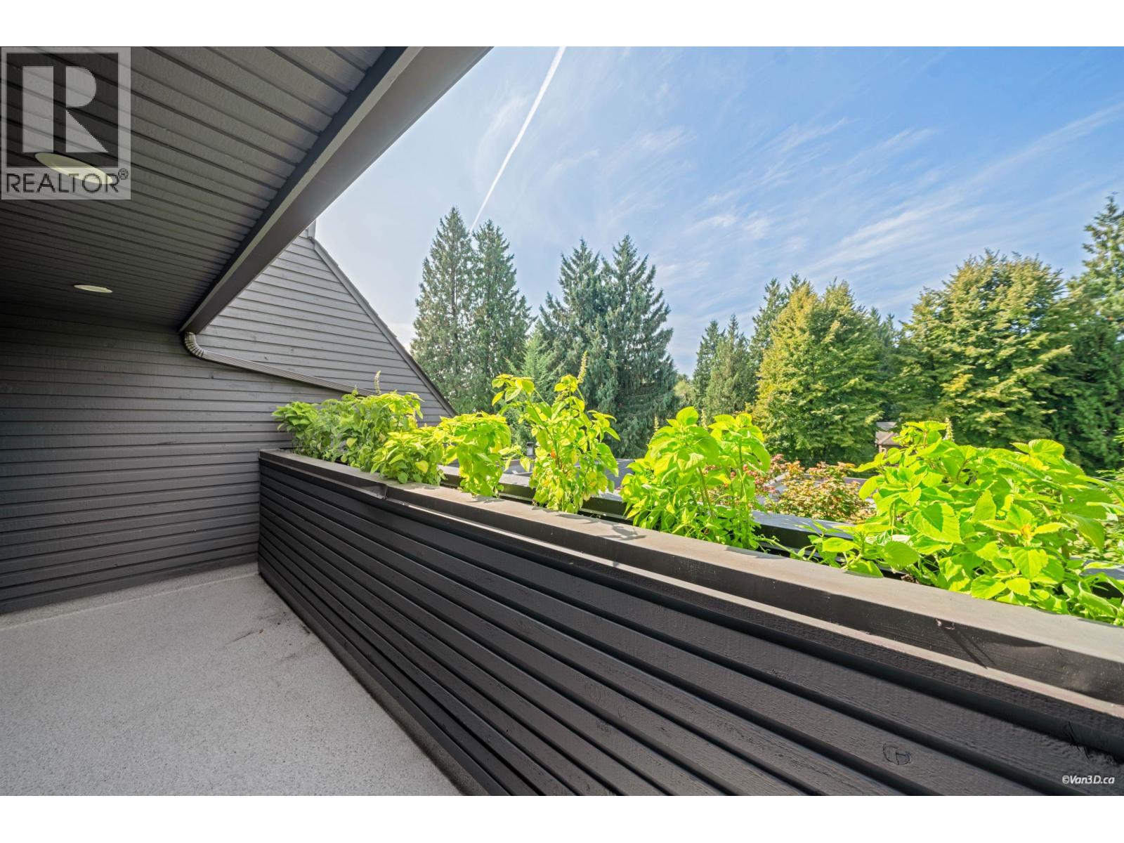 2022 CHESTERFIELD AVENUE, North Vancouver