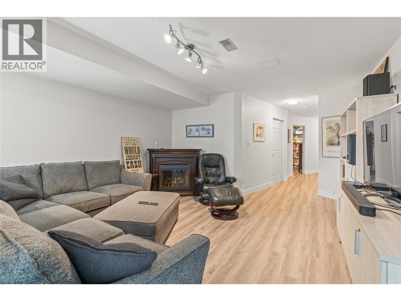 3047 Sunnyview Road - 48