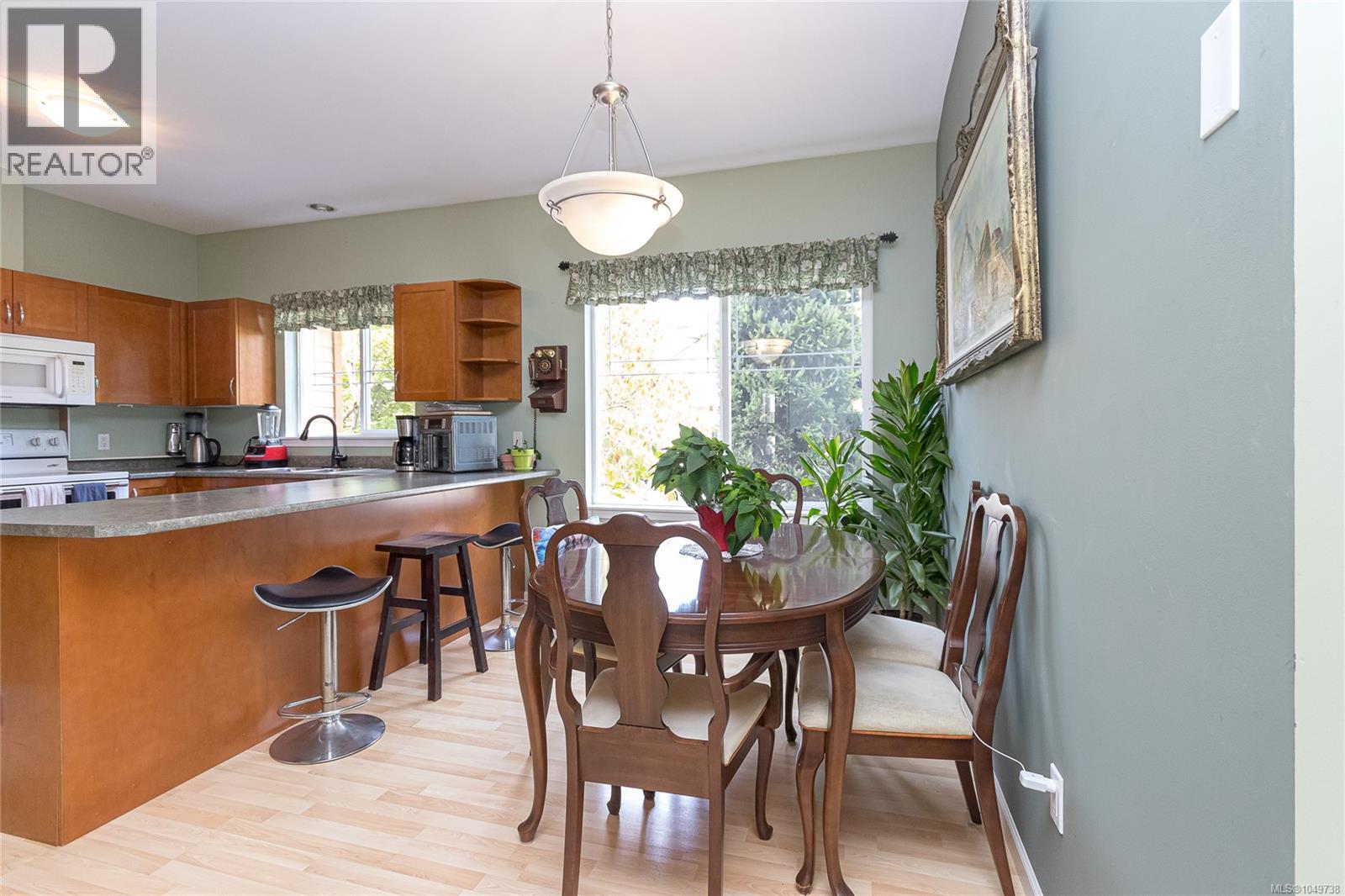 7921 Polo Park Cres, Central Saanich