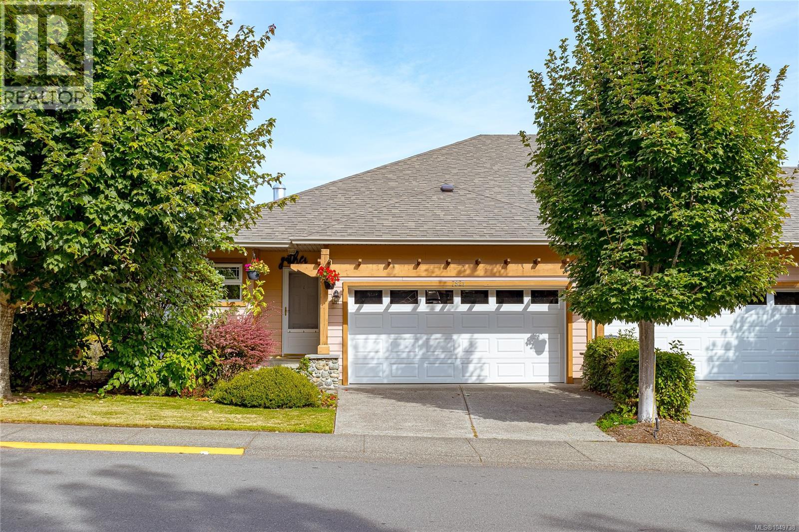 7921 Polo Park Cres, Central Saanich