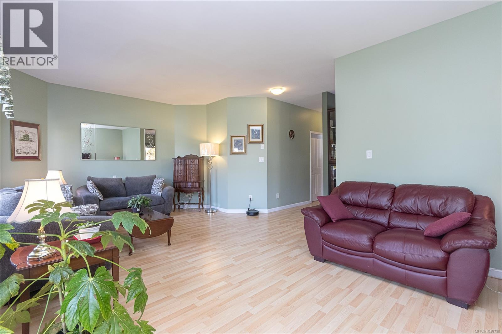 7921 Polo Park Cres, Central Saanich