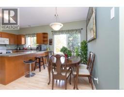 Kitchen - 7921 Polo Park Cres, Central Saanich, BC V8M2K2 Photo 10