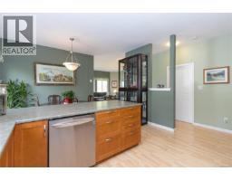 7921 Polo Park Cres, Central Saanich, BC V8M2K2 Photo 17