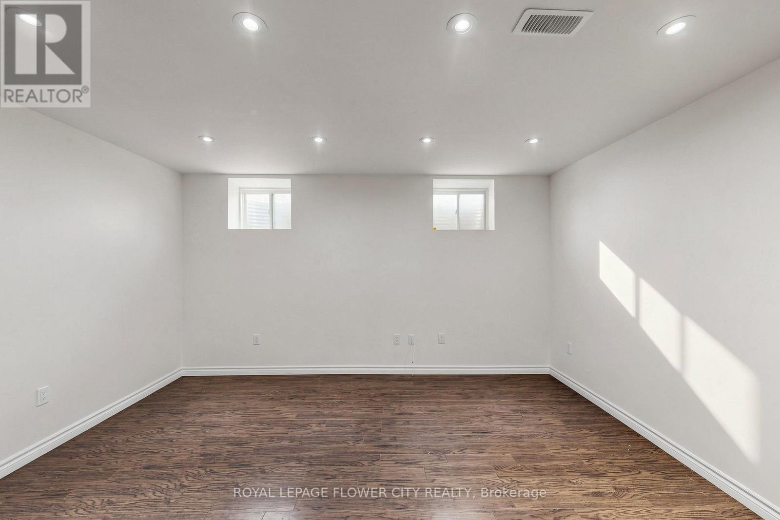 5 DECORSO DRIVE - 33