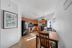 Eat in kitchen - 85 Ben Hewak Bay, Winnipeg, MB R2V4W6 Photo 7