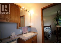 Laundry room - 613 4th Street W, Shaunavon, SK S0N2M0 Photo 9