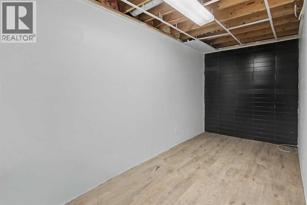 6304 28 Avenue NE - 25