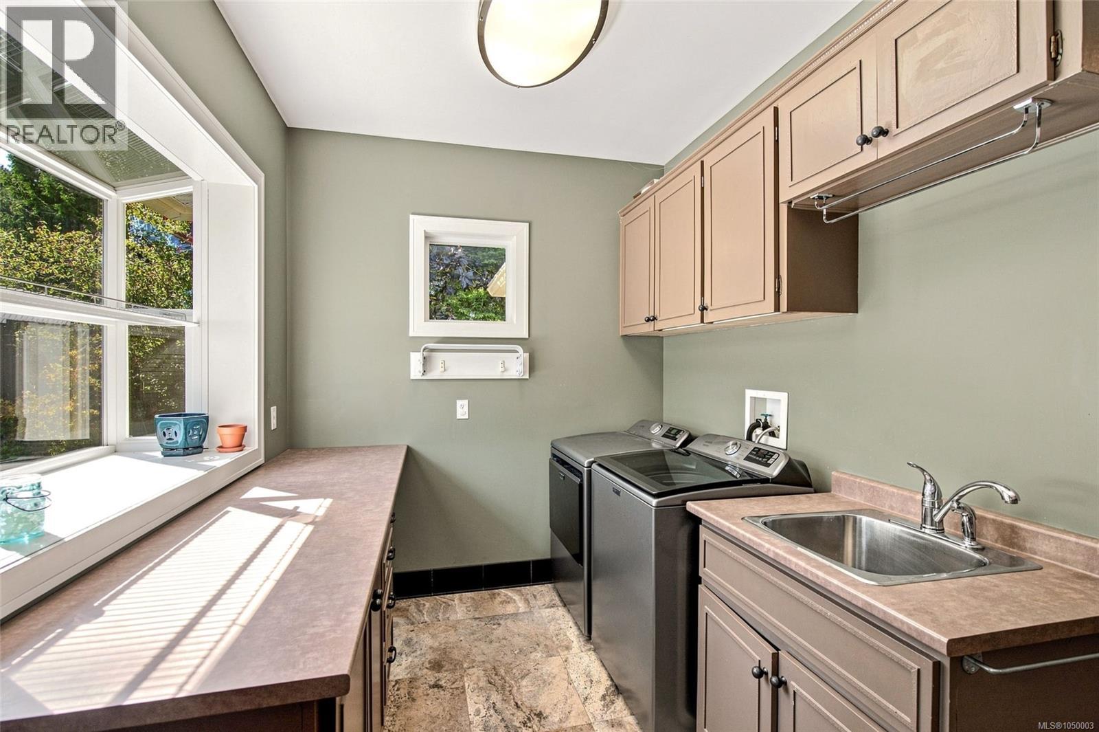 5455 Bayshore Dr, Nanaimo