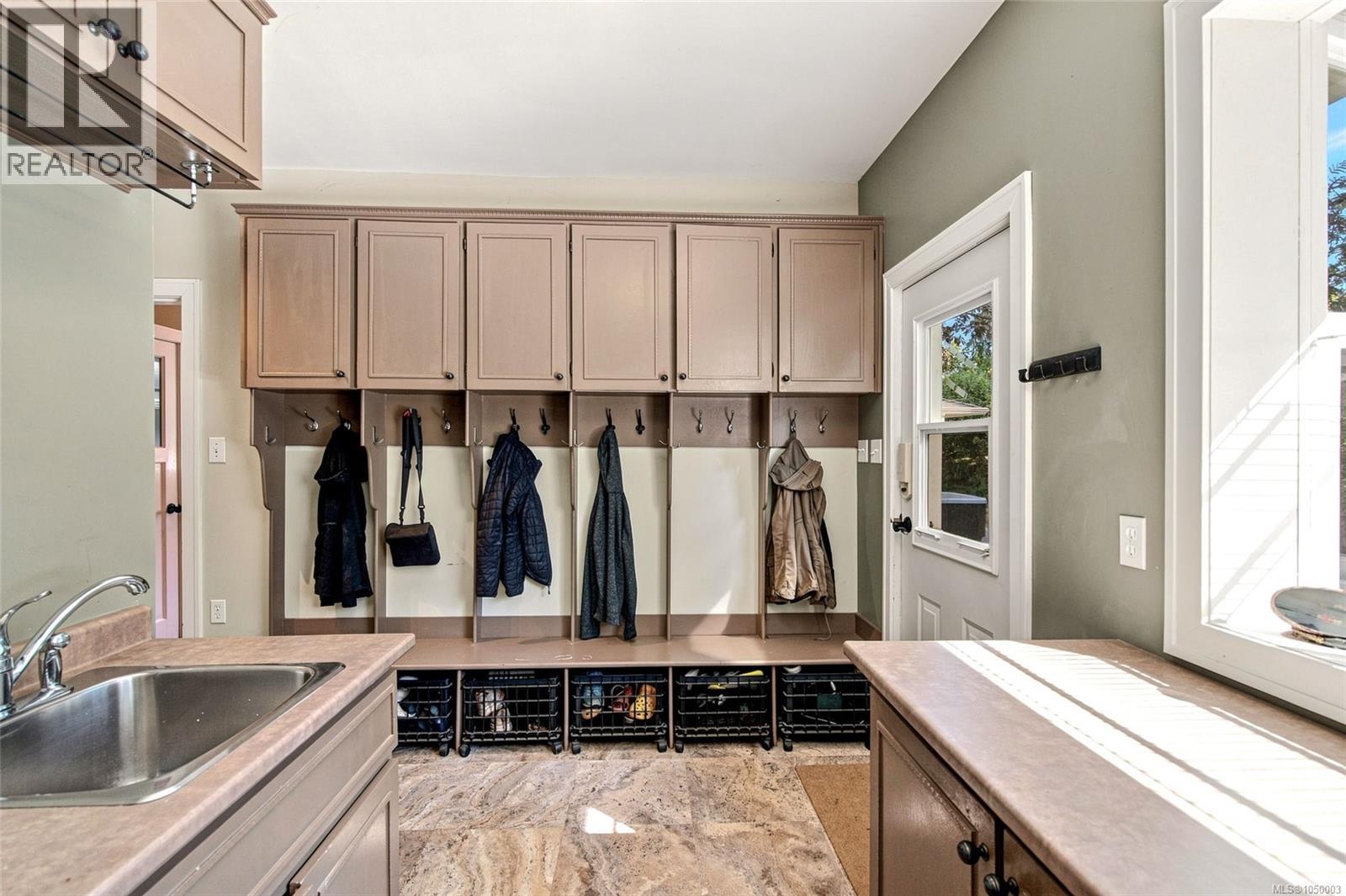 5455 Bayshore Dr, Nanaimo