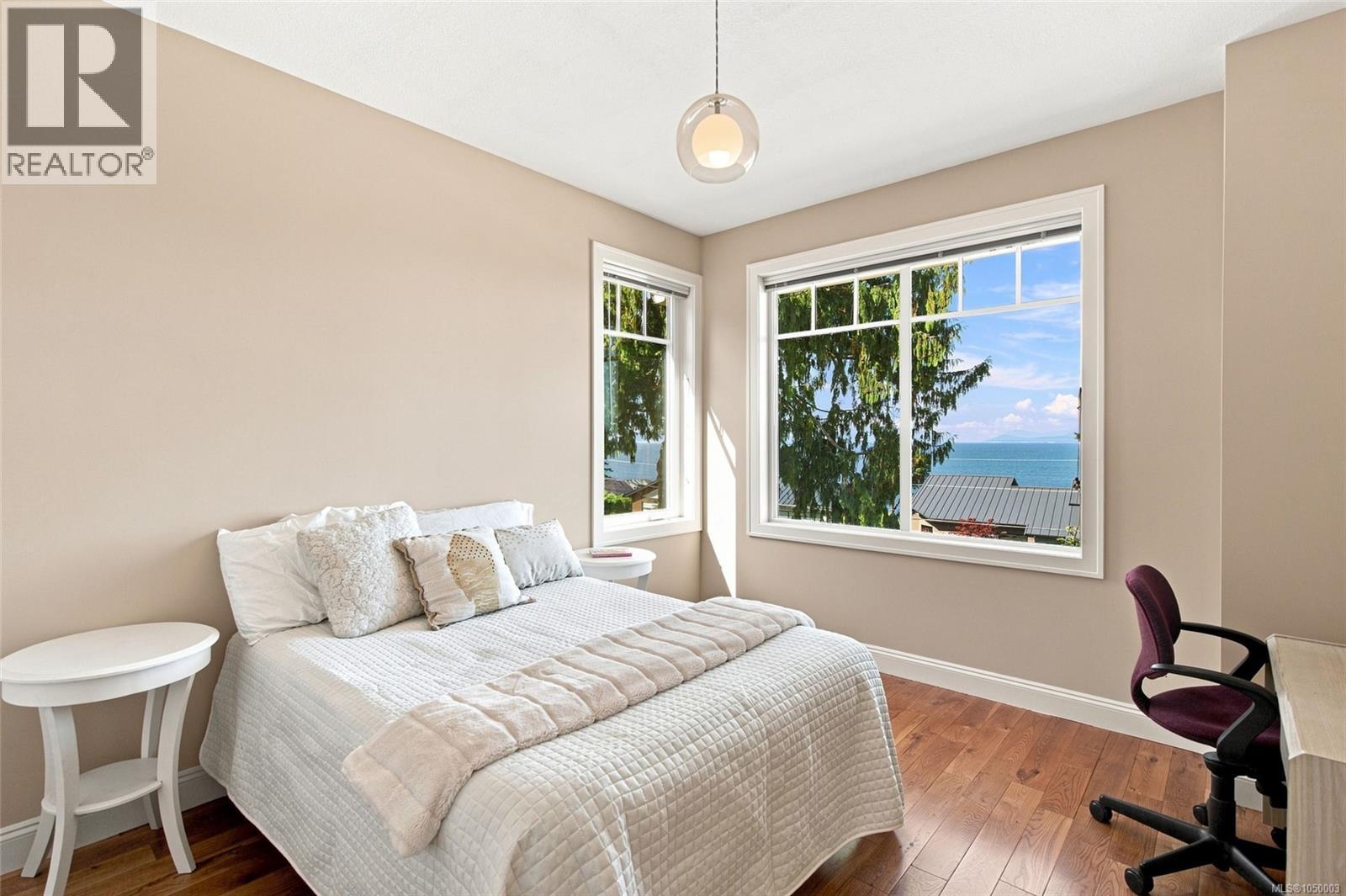 5455 Bayshore Dr, Nanaimo