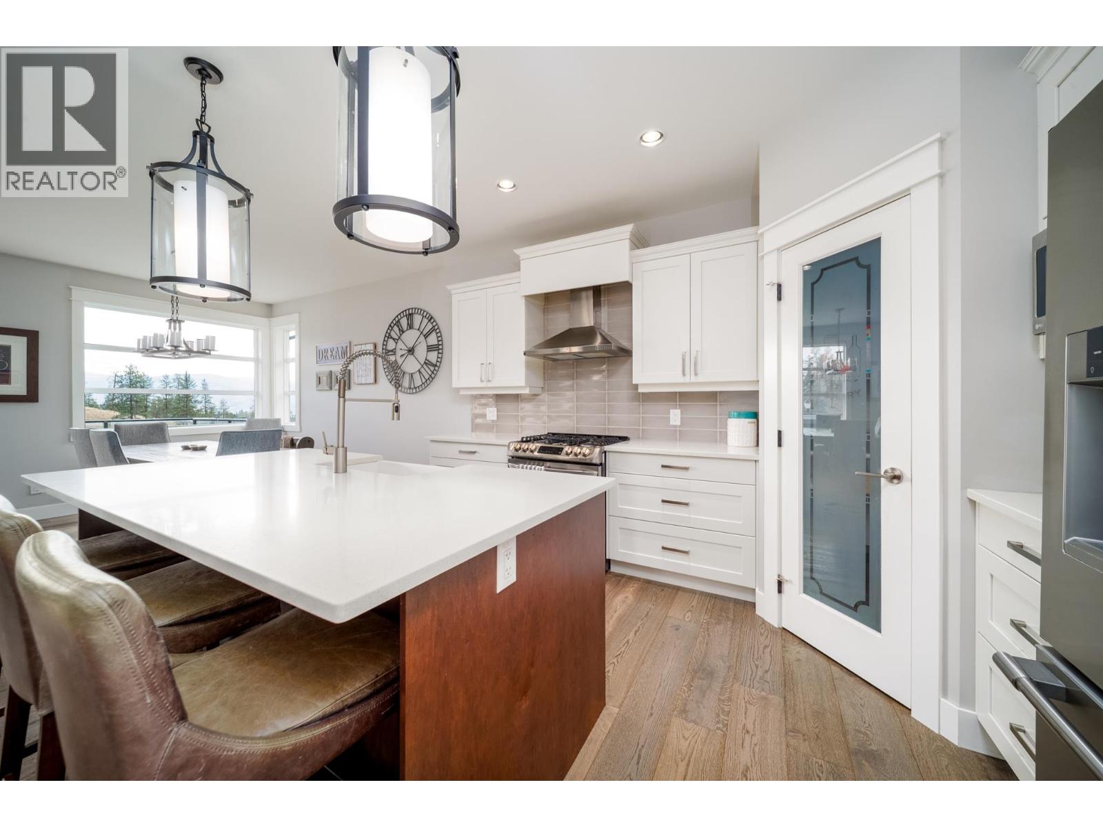 2588 Paramount Drive, West Kelowna