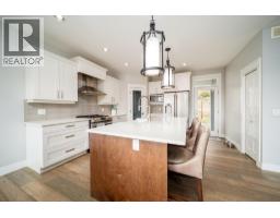 Kitchen - 2588 Paramount Drive, West Kelowna, BC V4T3M6 Photo 8