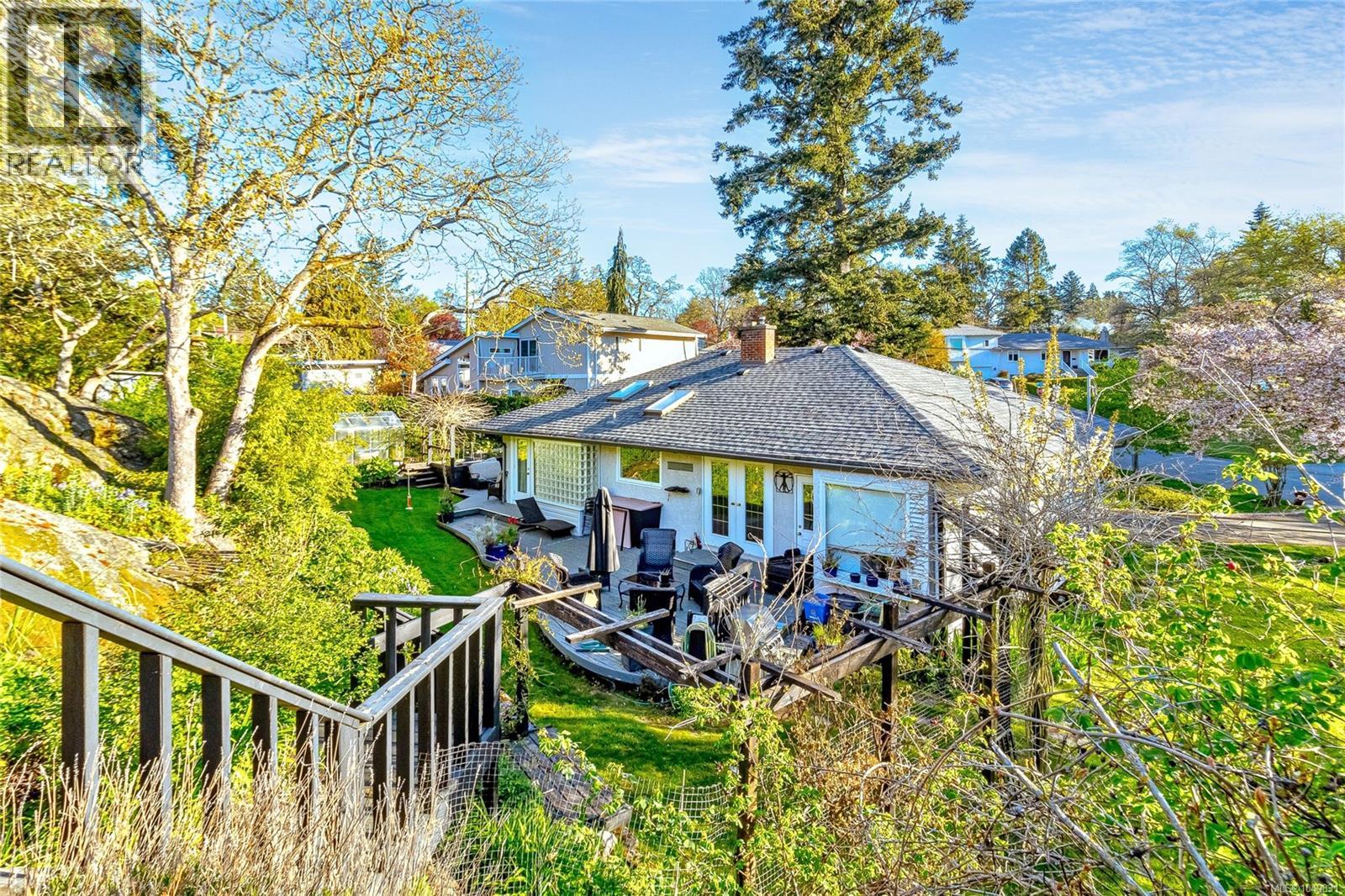 886 Cunningham Rd - 71