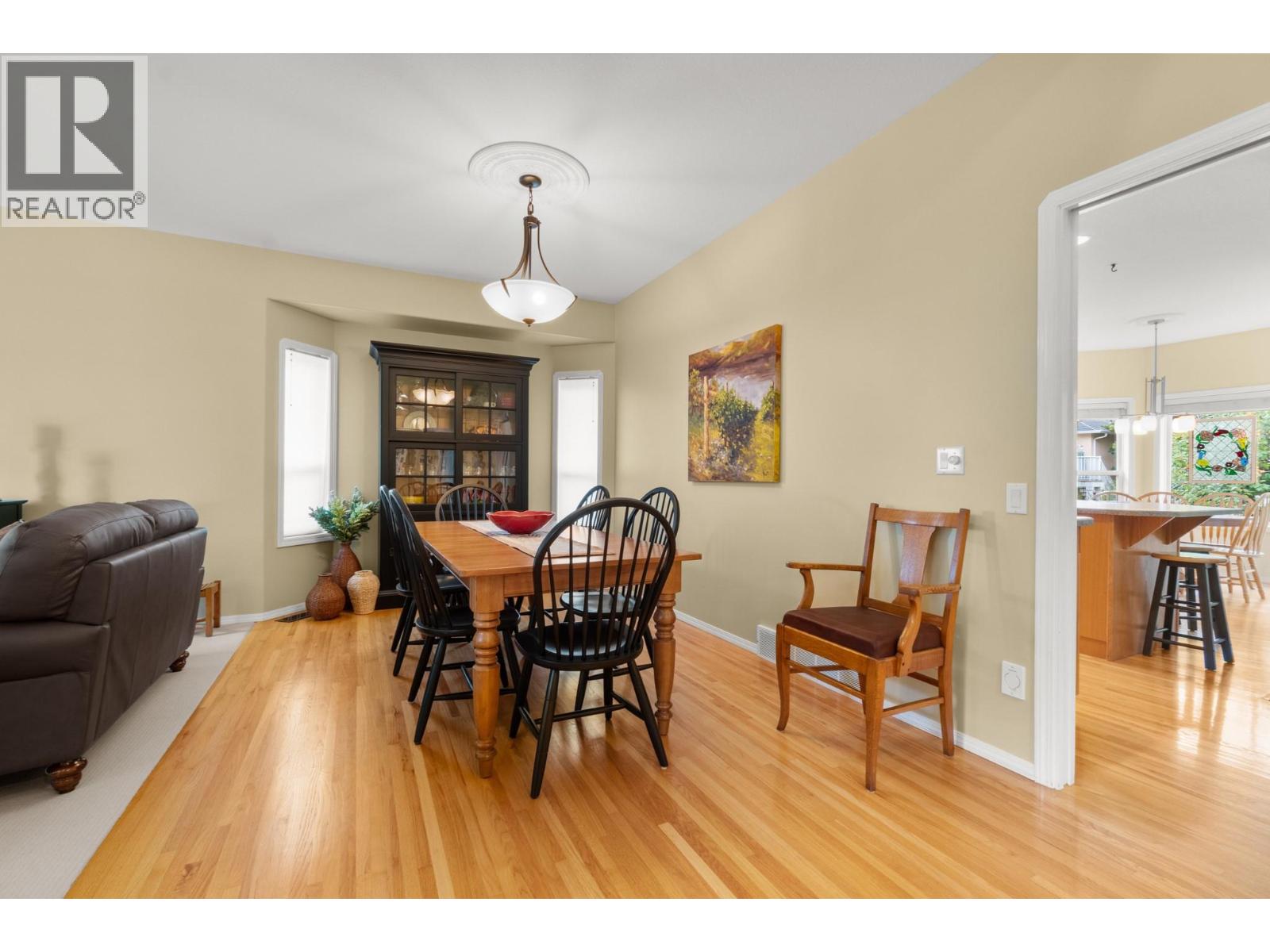 294 Knightsbridge Way, Kelowna
