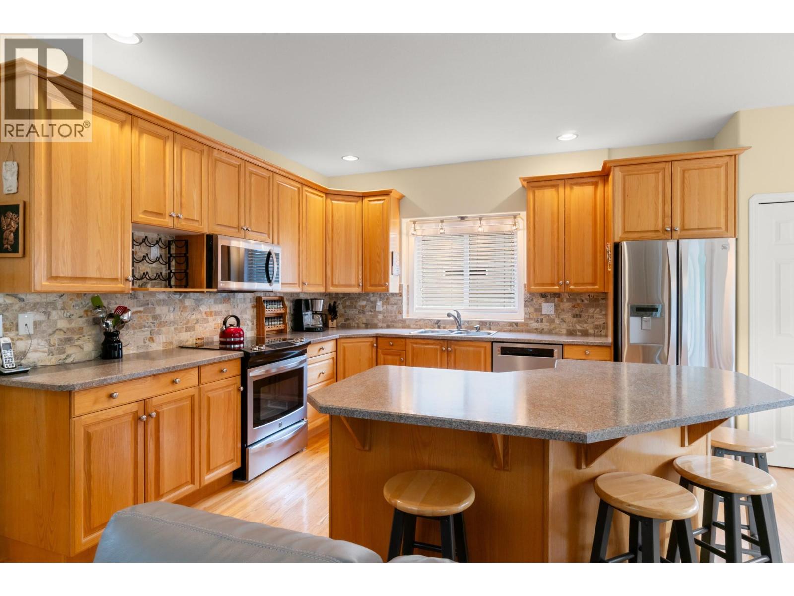 294 Knightsbridge Way, Kelowna