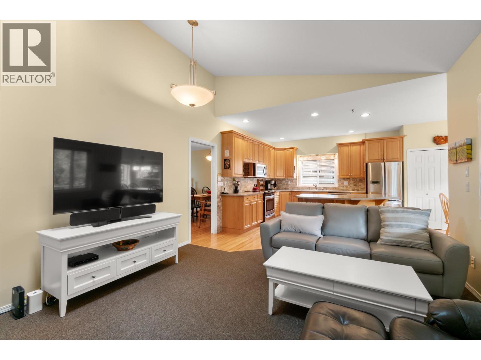 294 Knightsbridge Way, Kelowna