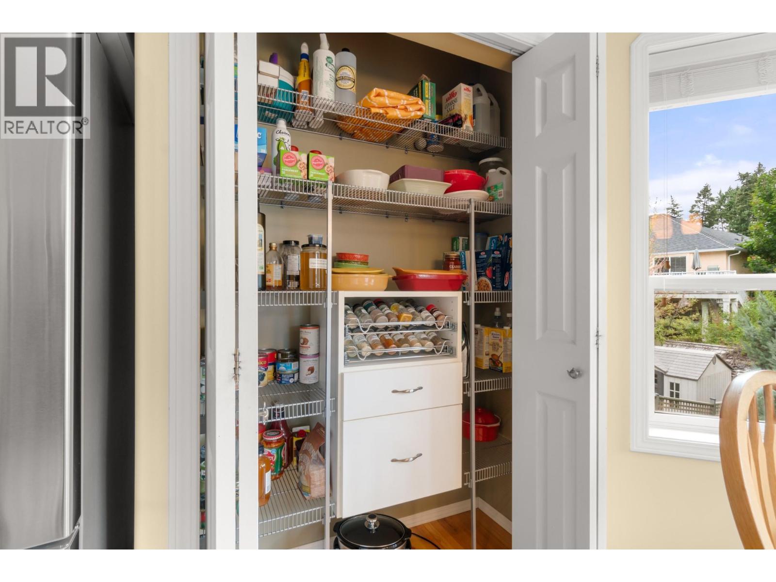 294 Knightsbridge Way, Kelowna