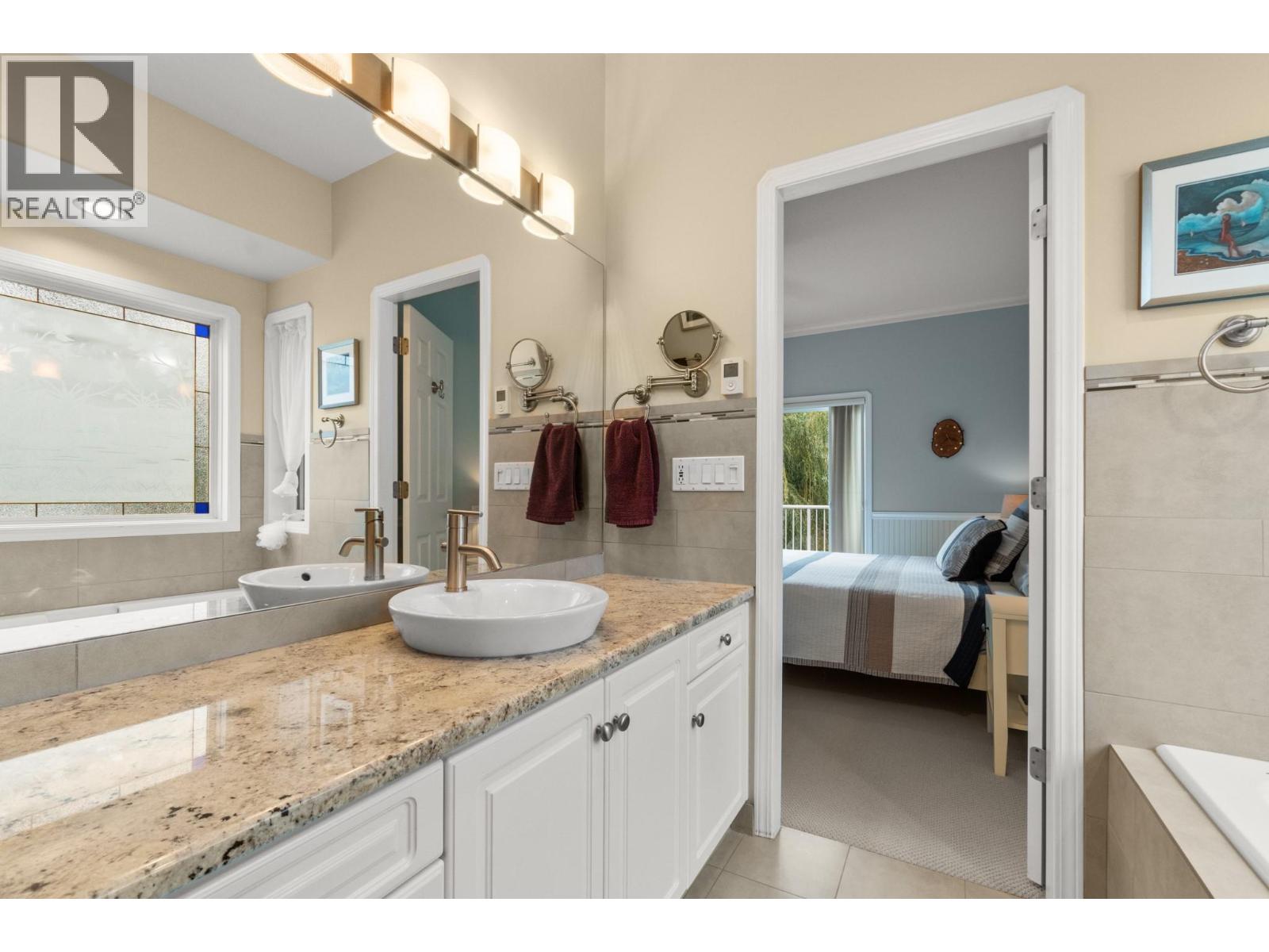 294 Knightsbridge Way, Kelowna