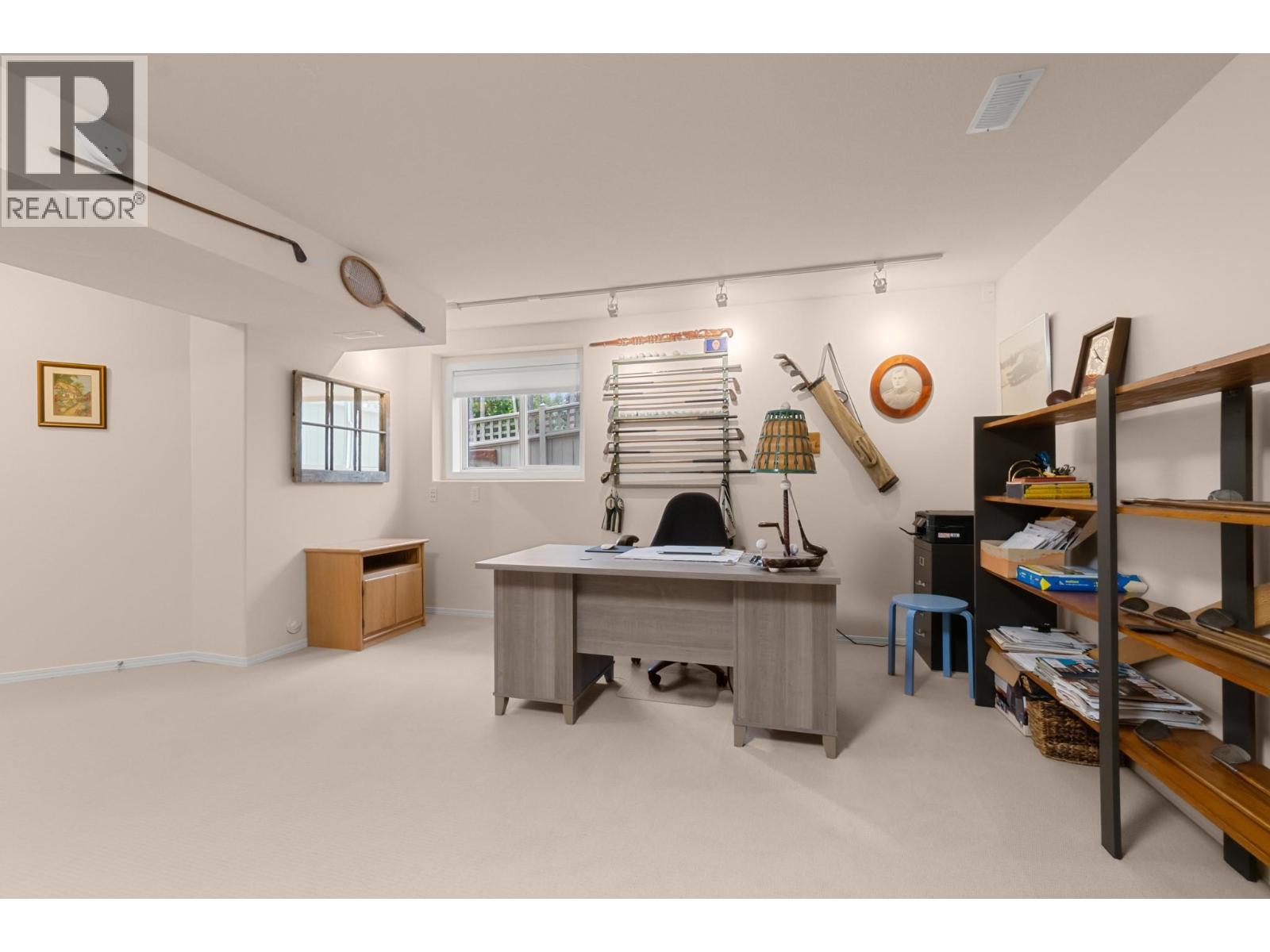 294 Knightsbridge Way, Kelowna