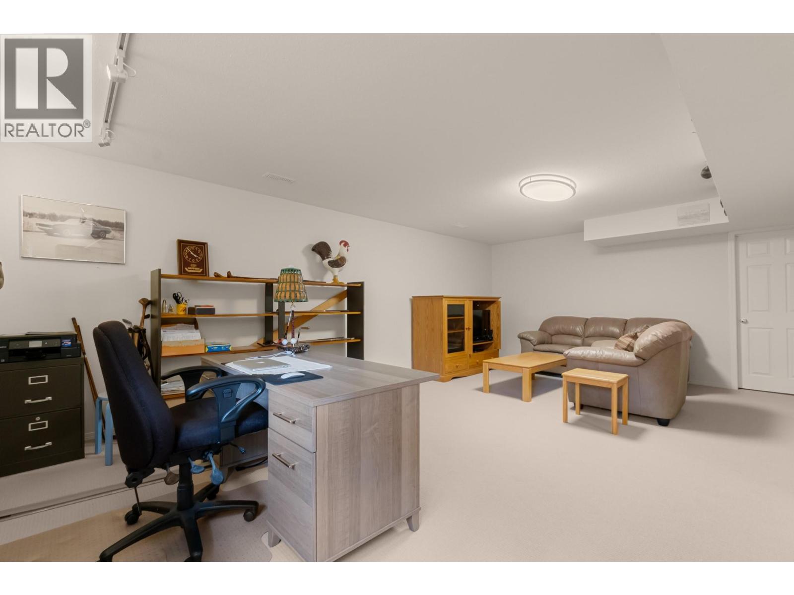 294 Knightsbridge Way, Kelowna