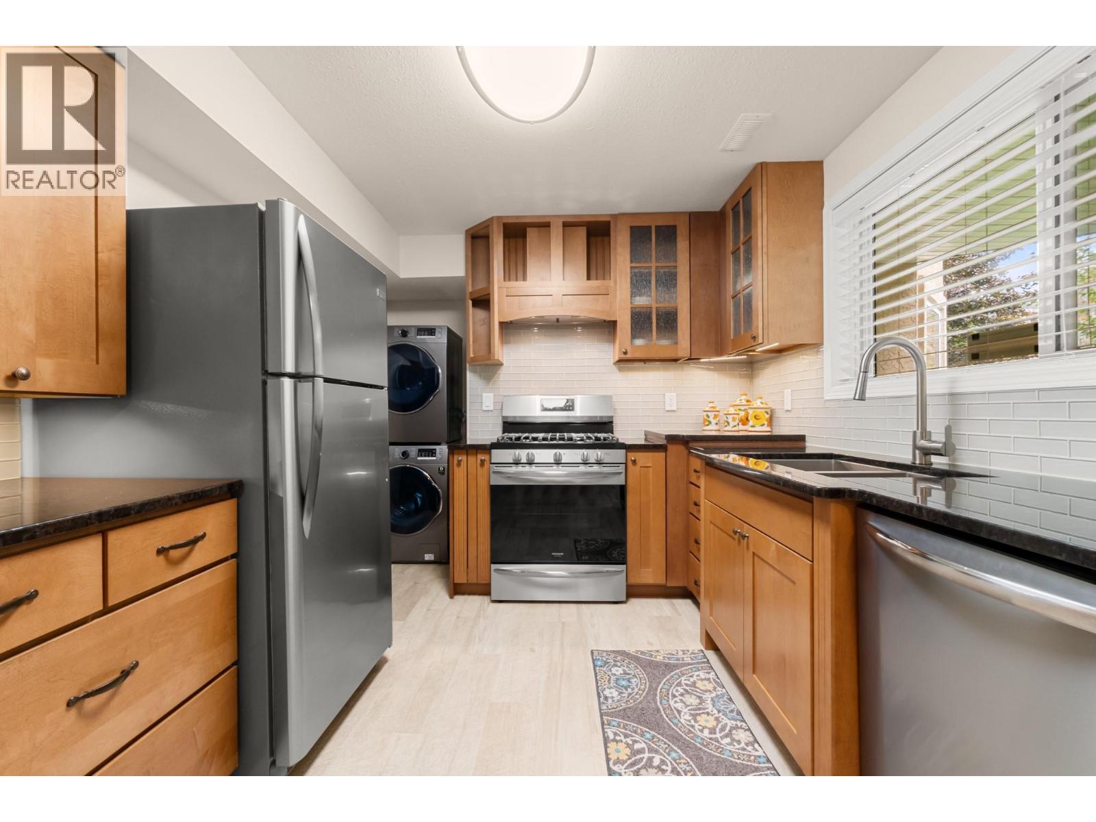 294 Knightsbridge Way, Kelowna