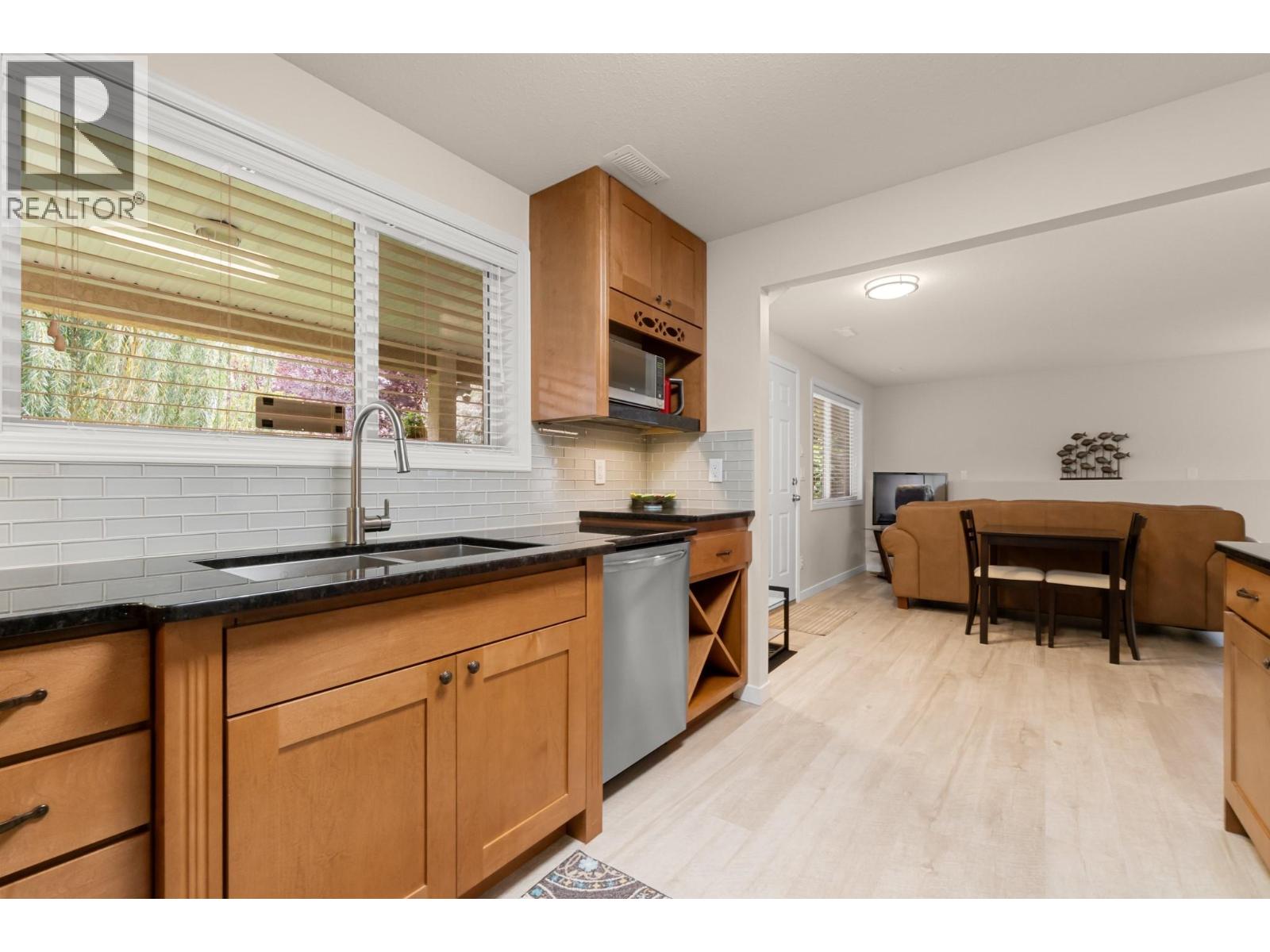 294 Knightsbridge Way, Kelowna