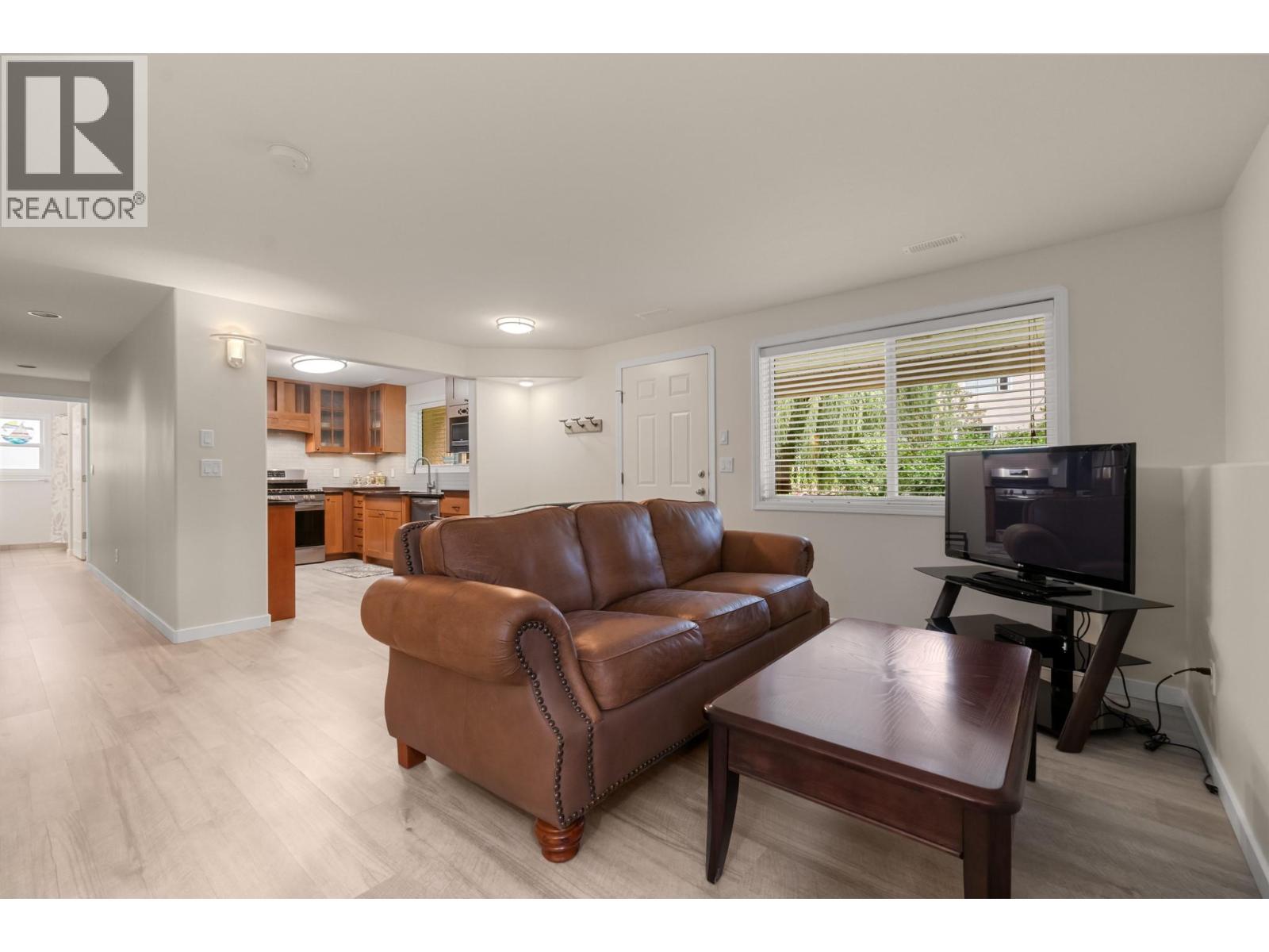 294 Knightsbridge Way, Kelowna