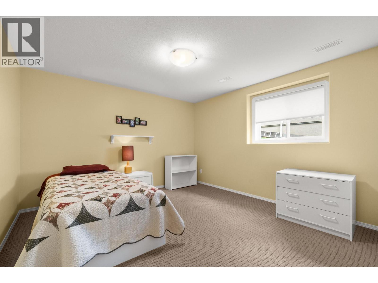 294 Knightsbridge Way, Kelowna