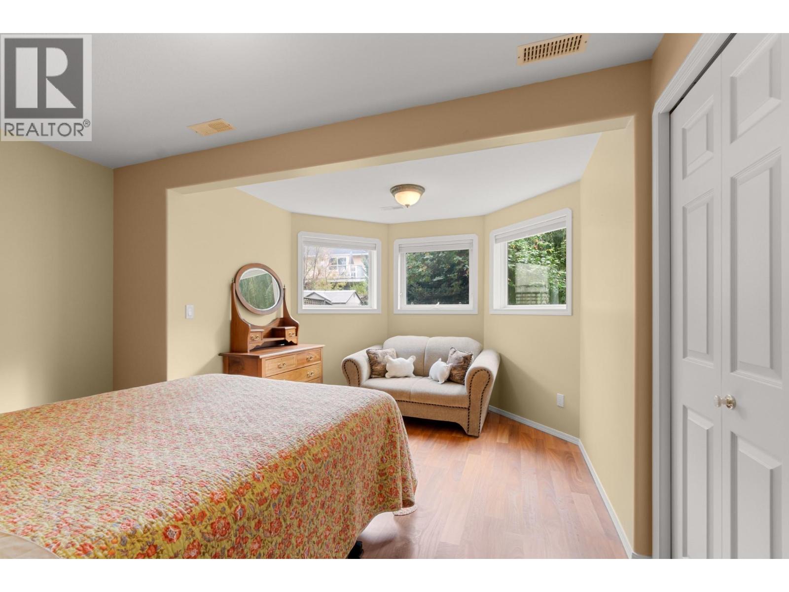 294 Knightsbridge Way, Kelowna
