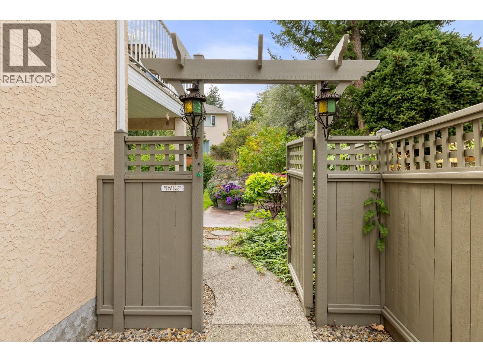294 Knightsbridge Way, Kelowna