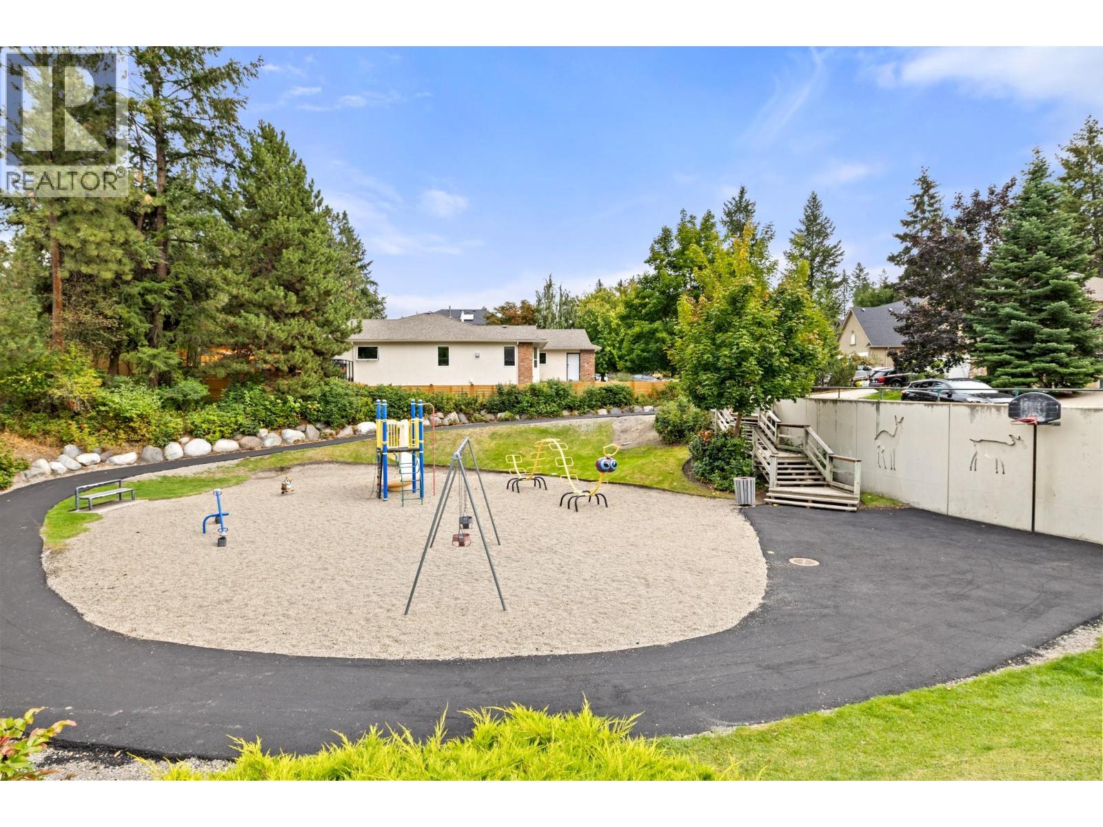 294 Knightsbridge Way, Kelowna