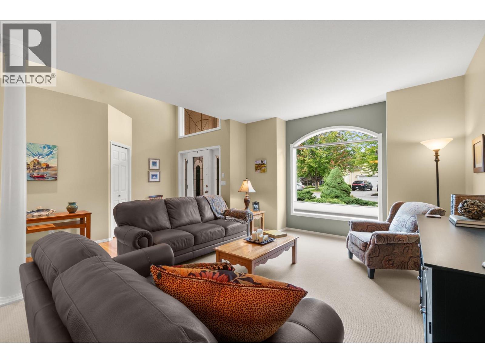 294 Knightsbridge Way, Kelowna