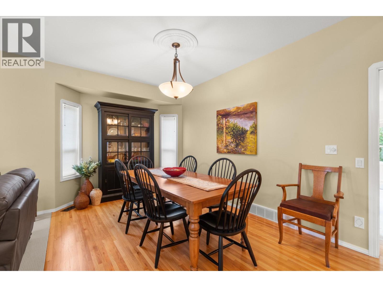 294 Knightsbridge Way, Kelowna