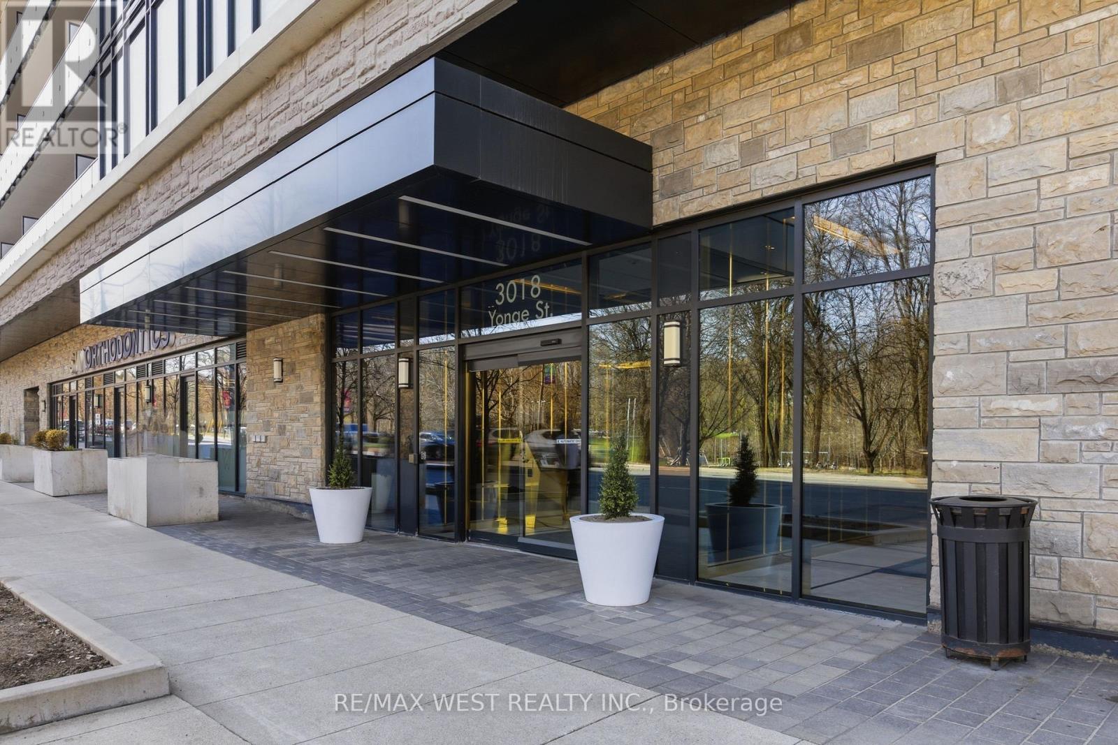 Photo of 3018 Yonge Street