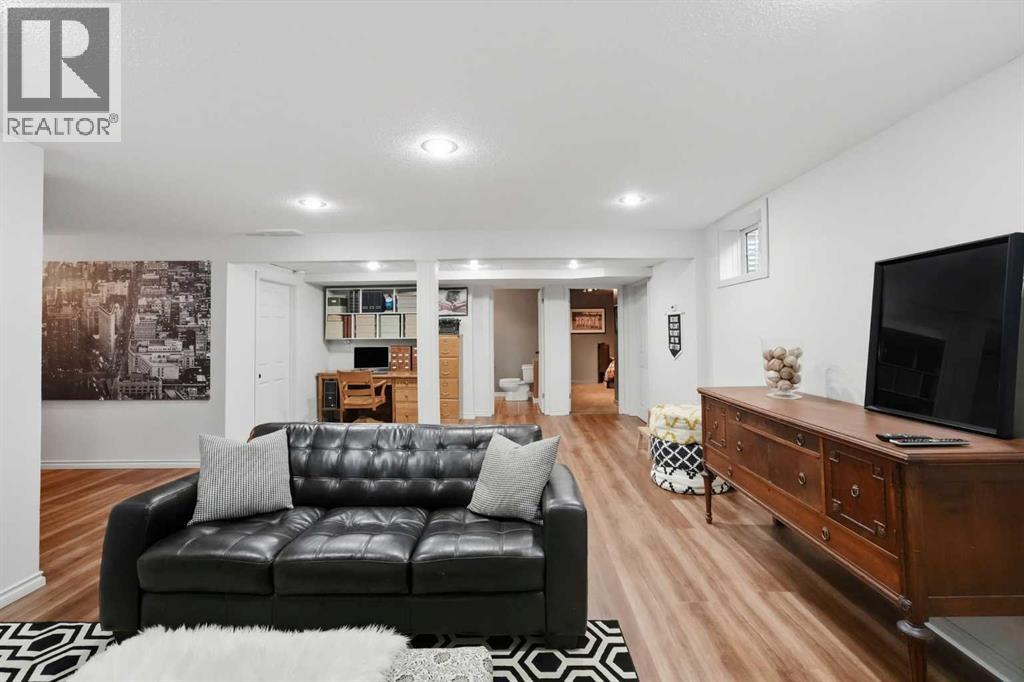 Welcome to 4412 - 51 Street