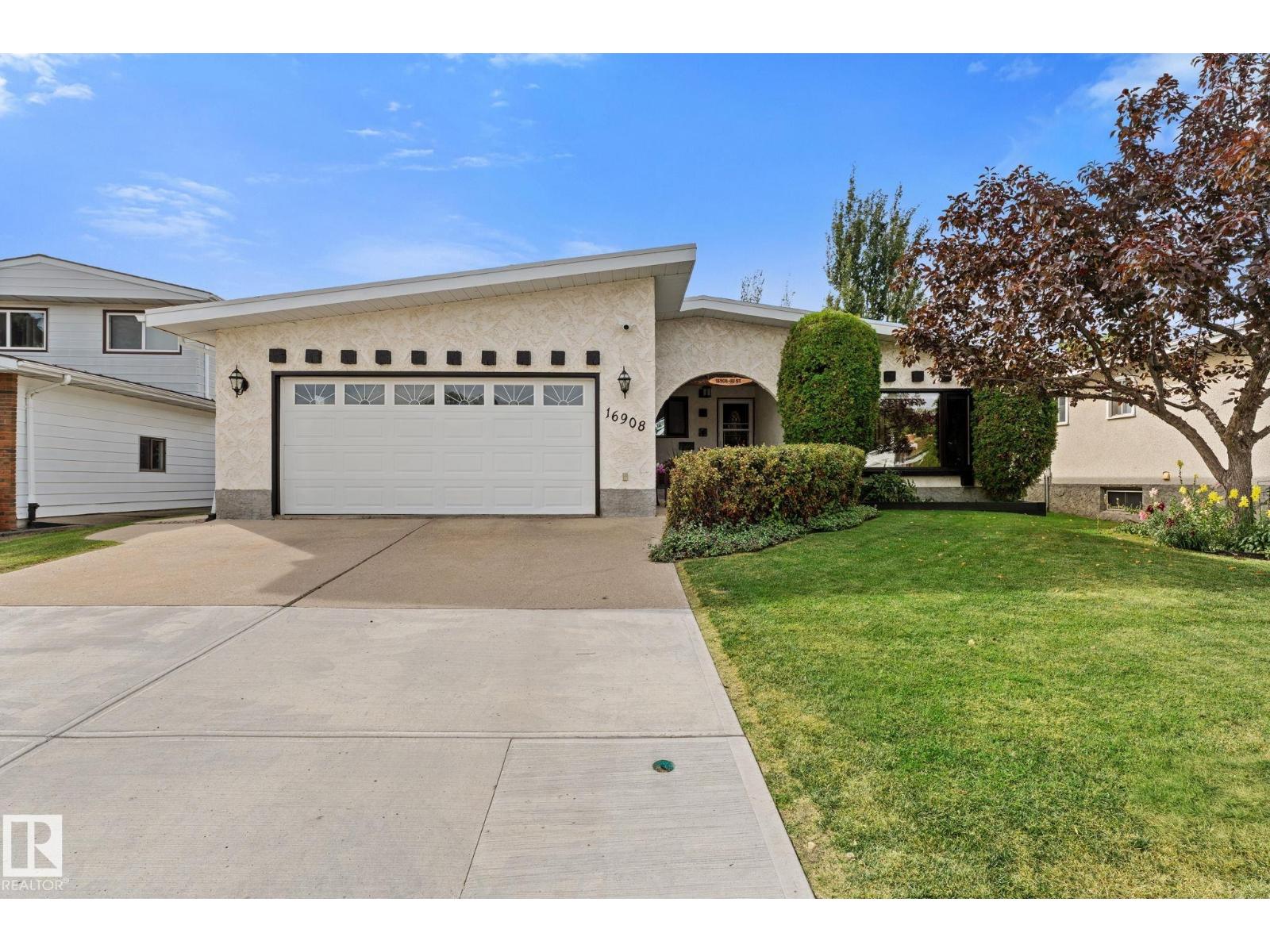 16908 110 St NW NW photo 3 — MLS® E4508070