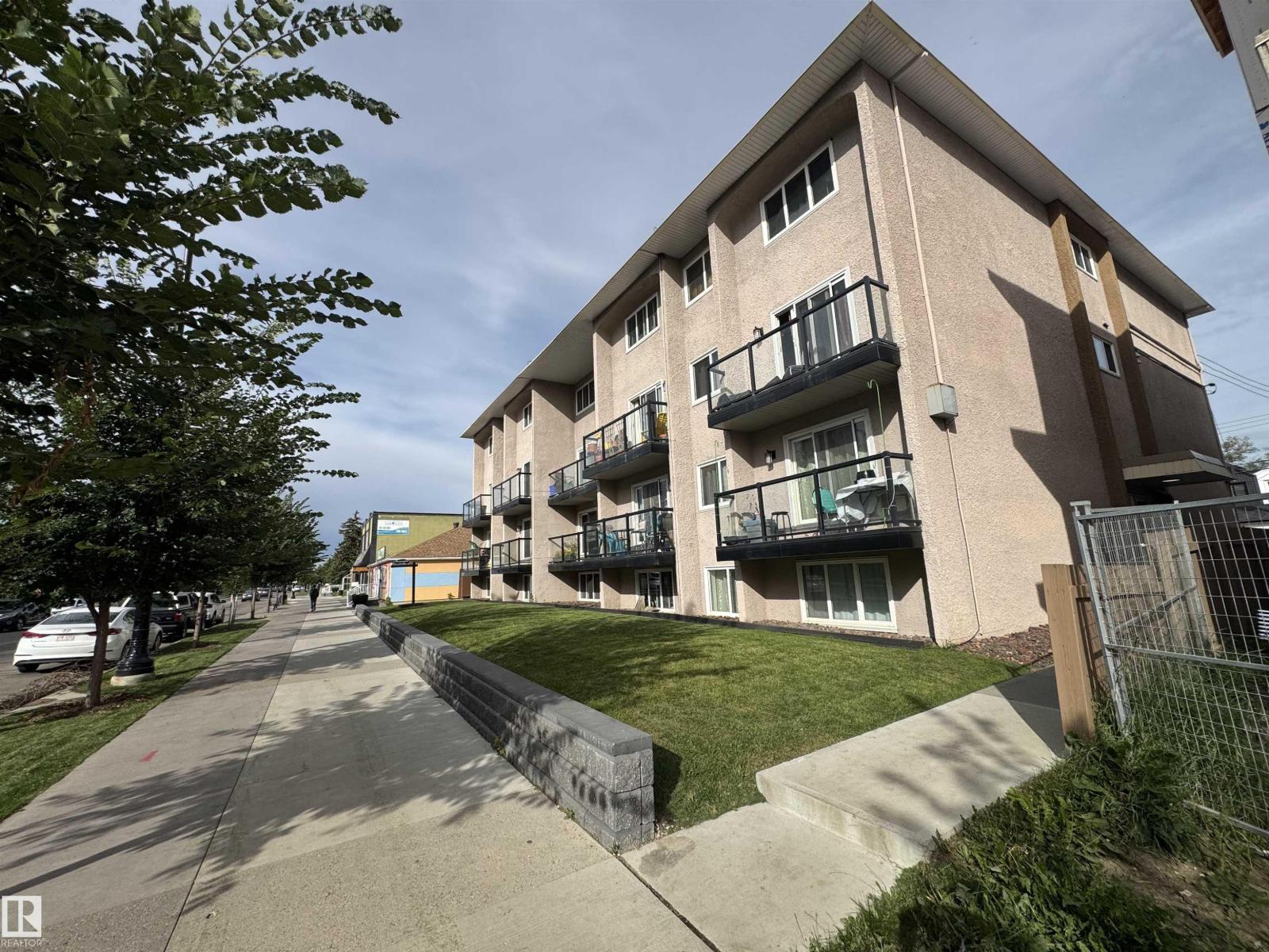 #209 – 11429 124 Street NW, Inglewood (Edmonton) — photo 1 of 30: Property photo