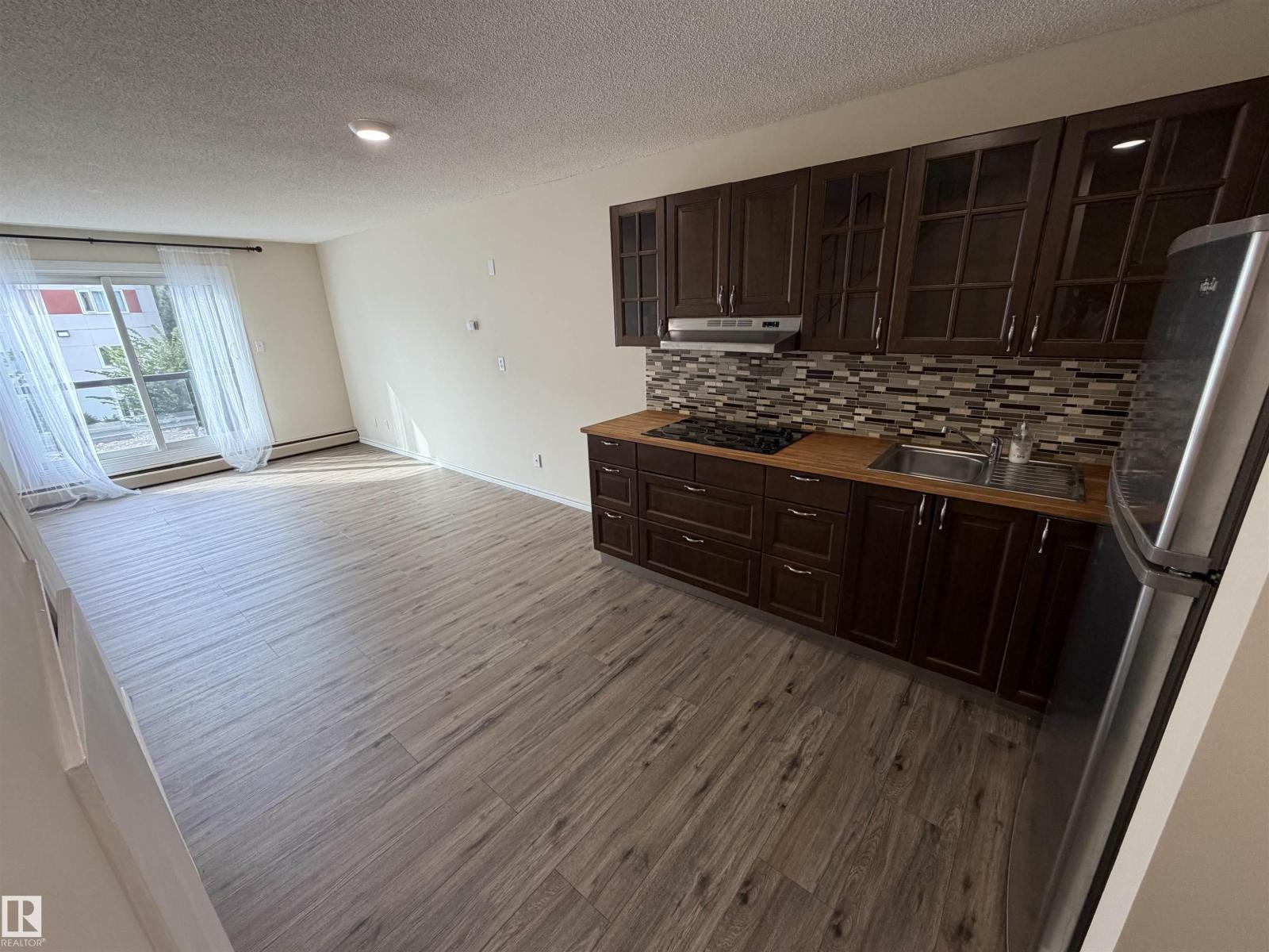 #209 – 11429 124 Street NW, Inglewood (Edmonton) — photo 11 of 30: Property photo