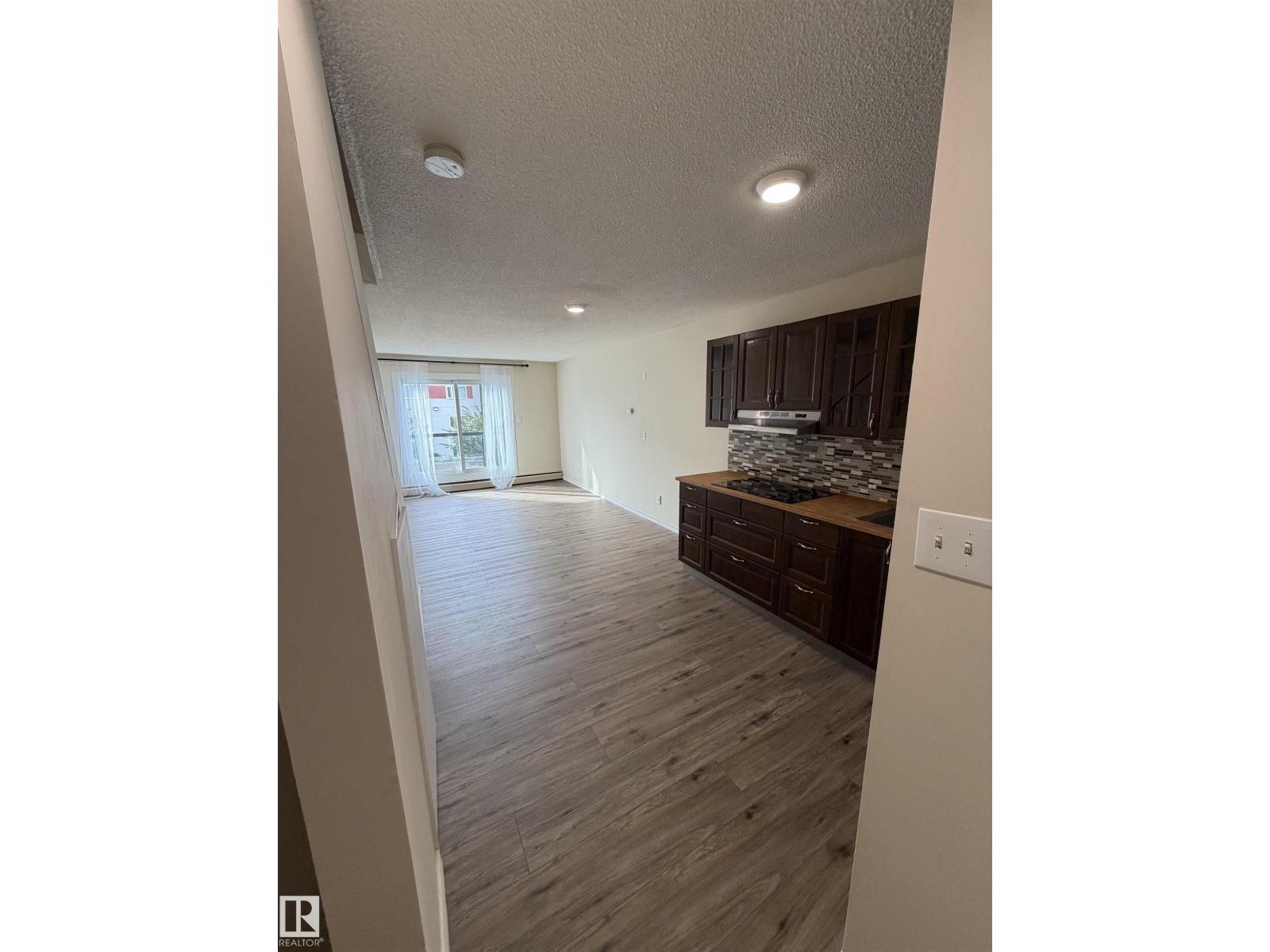 #209 – 11429 124 Street NW, Inglewood (Edmonton) — photo 12 of 30: Property photo