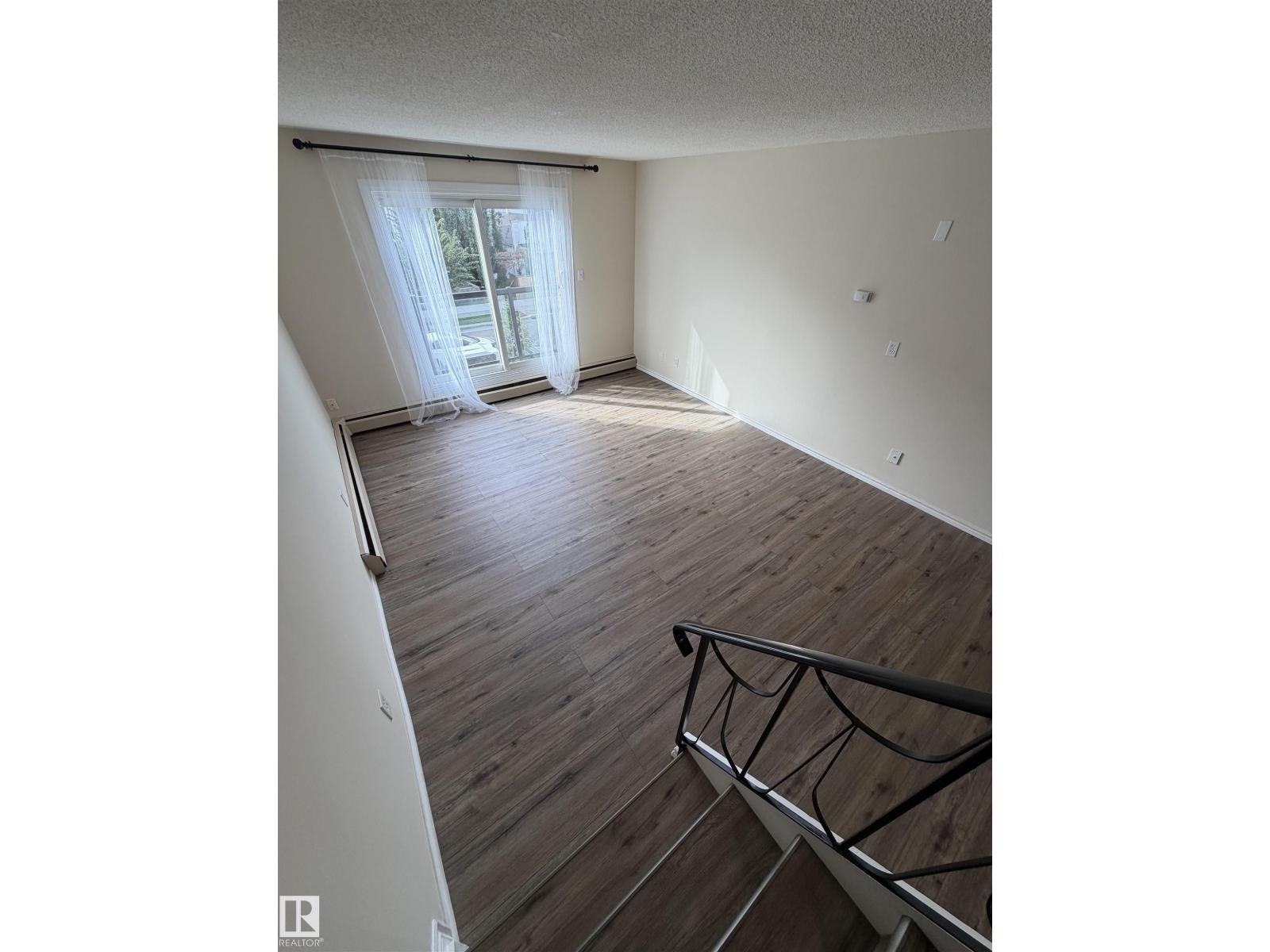 #209 – 11429 124 Street NW, Inglewood (Edmonton) — photo 16 of 30: Property photo