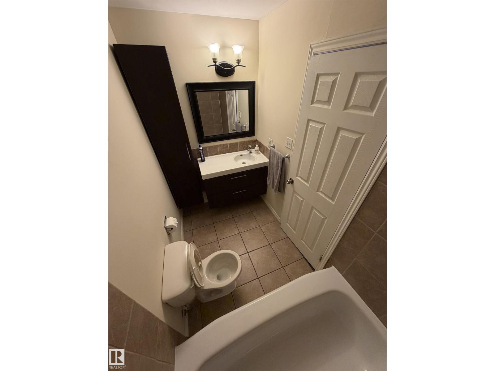 #209 – 11429 124 Street NW, Inglewood (Edmonton) — photo 27 of 30: Property photo